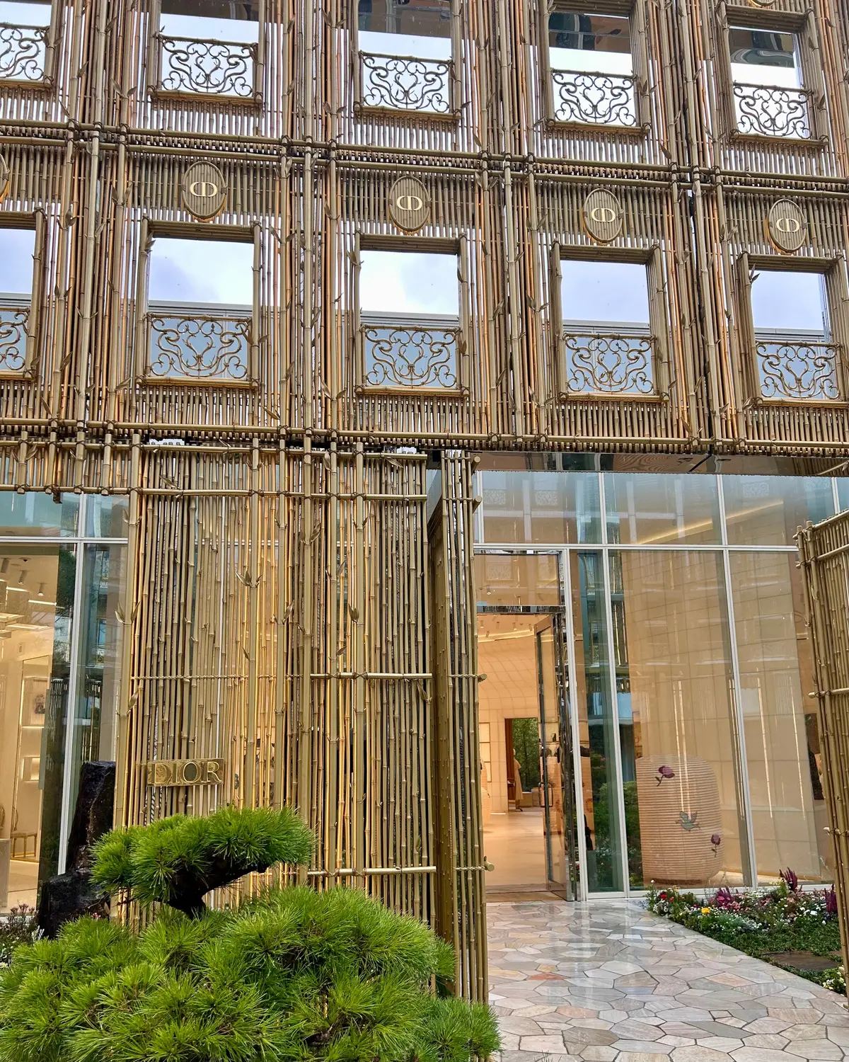 竹細工のデザインが美しすぎる入り口