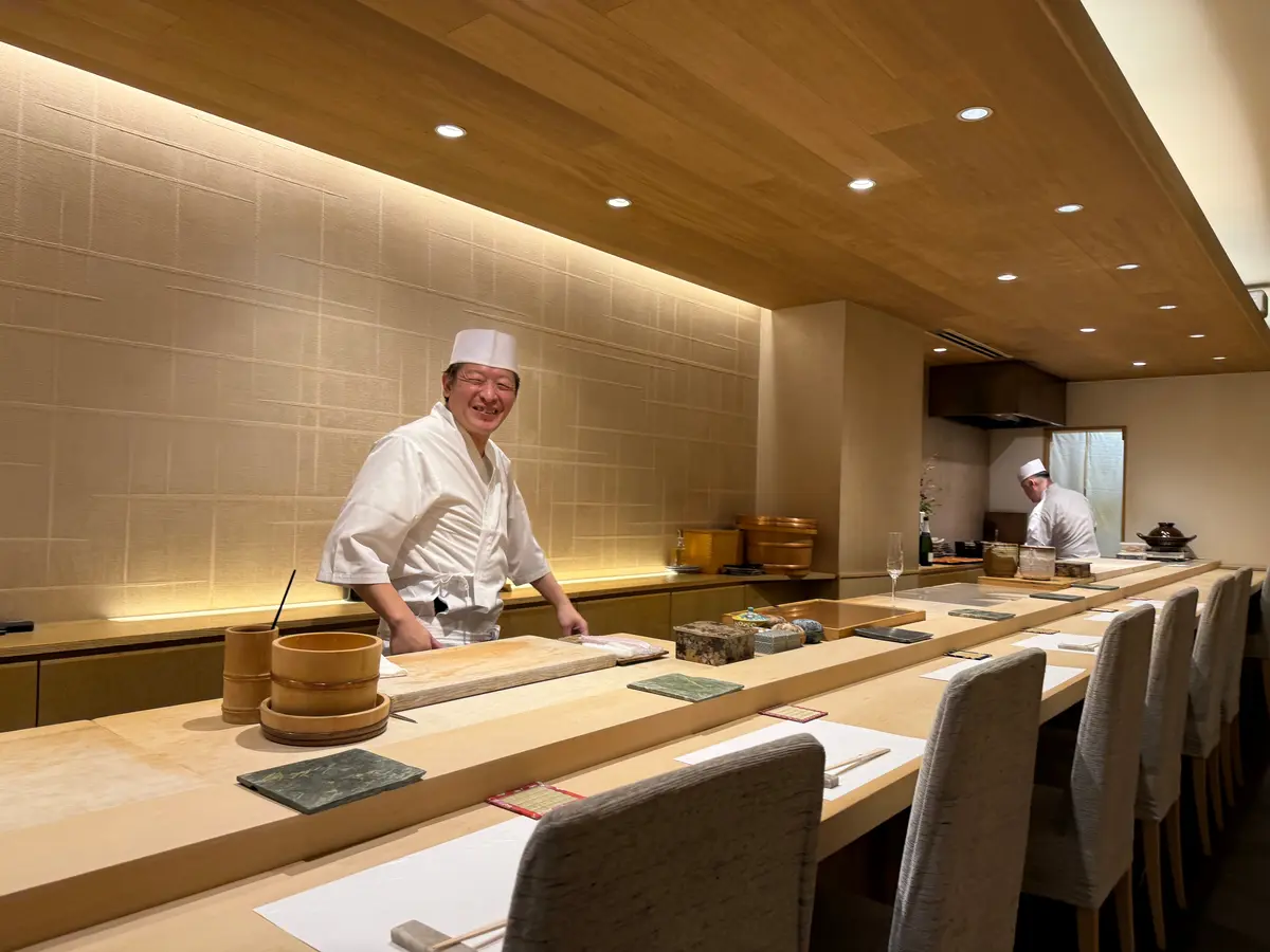 江戸前鮨〈鮨 輝〉東京・西麻布　カウンター　店主