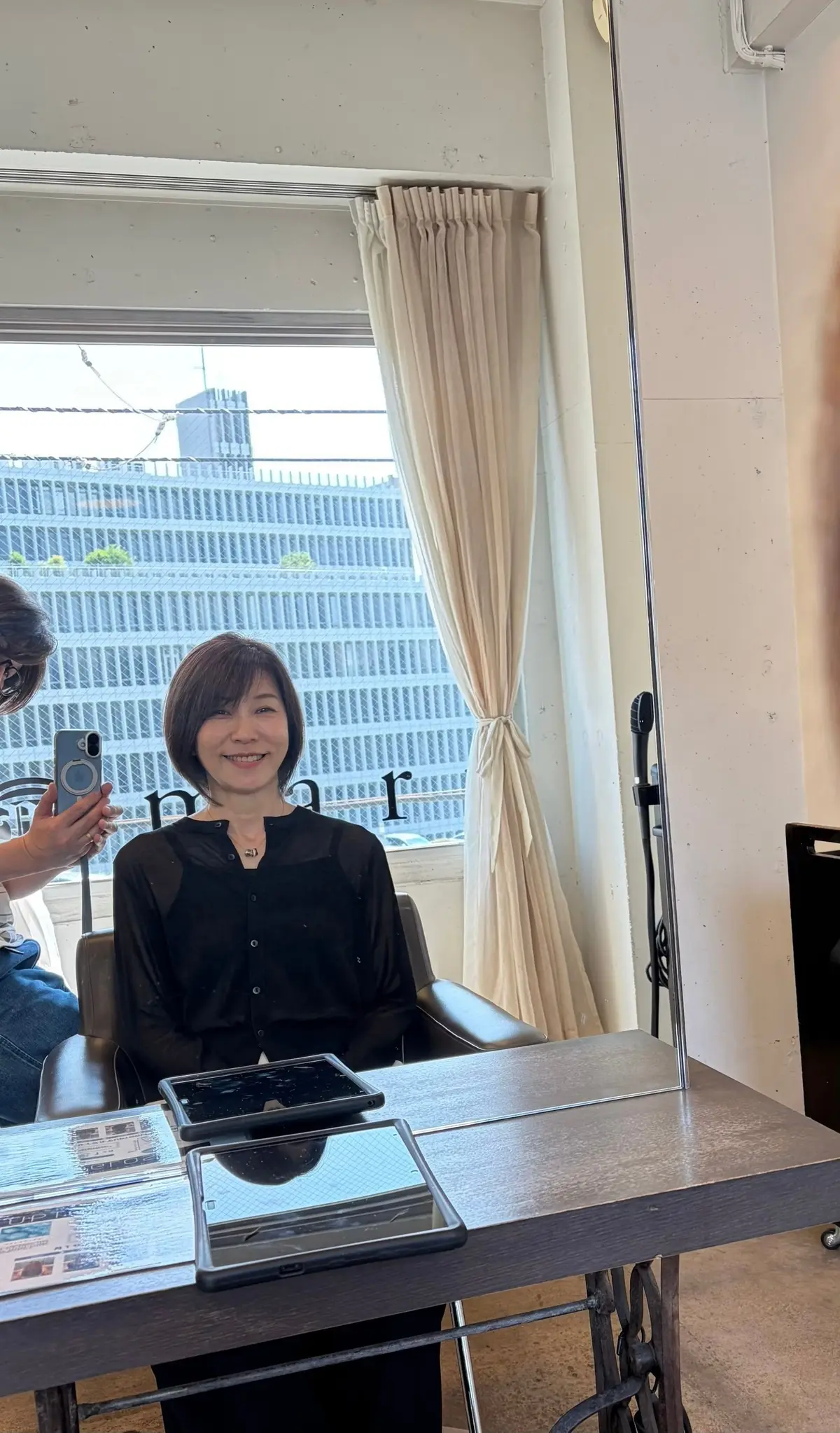 50代ショートボブ。外ハネボブ。50代髪型おすすめのレイヤーショートボブ。