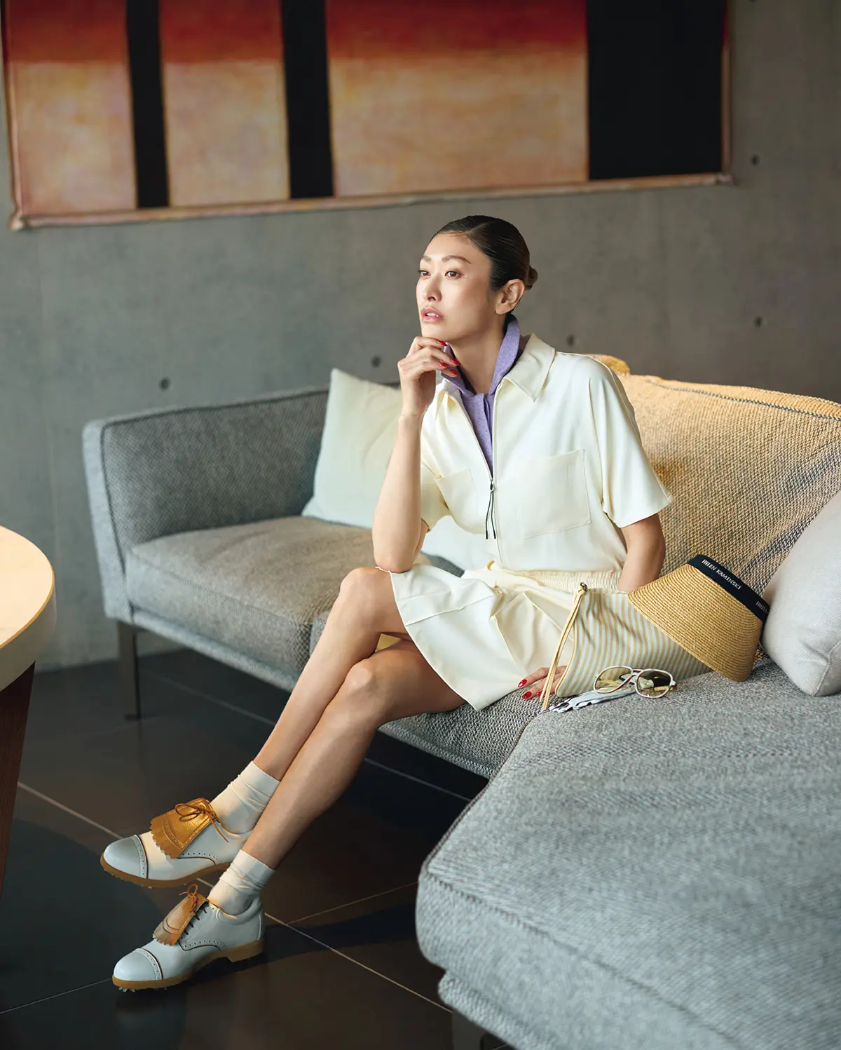 ワンピースのインにノースリーブを。 配色を楽しみながら、たたずまいはキレよく