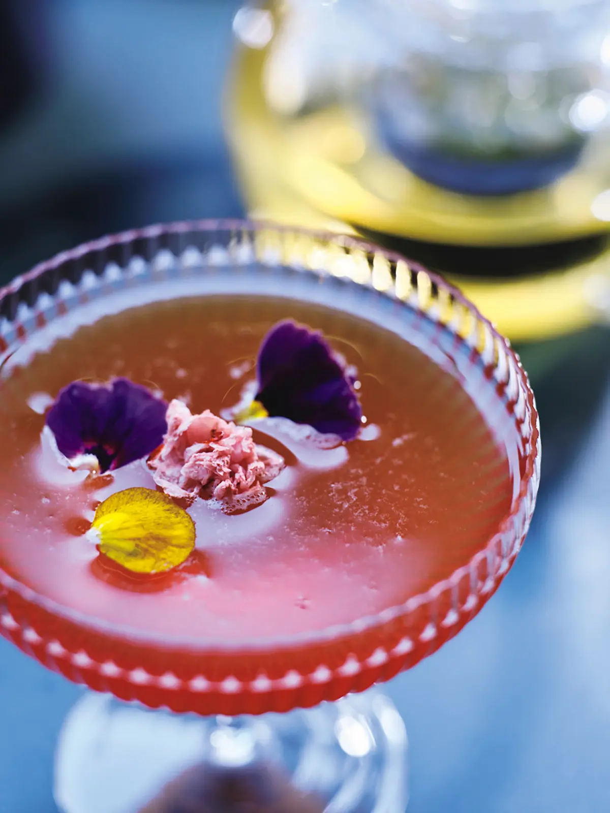 シーズナルカクテル 「桜ポリタン」（¥2,200） もぜひ味わいたい