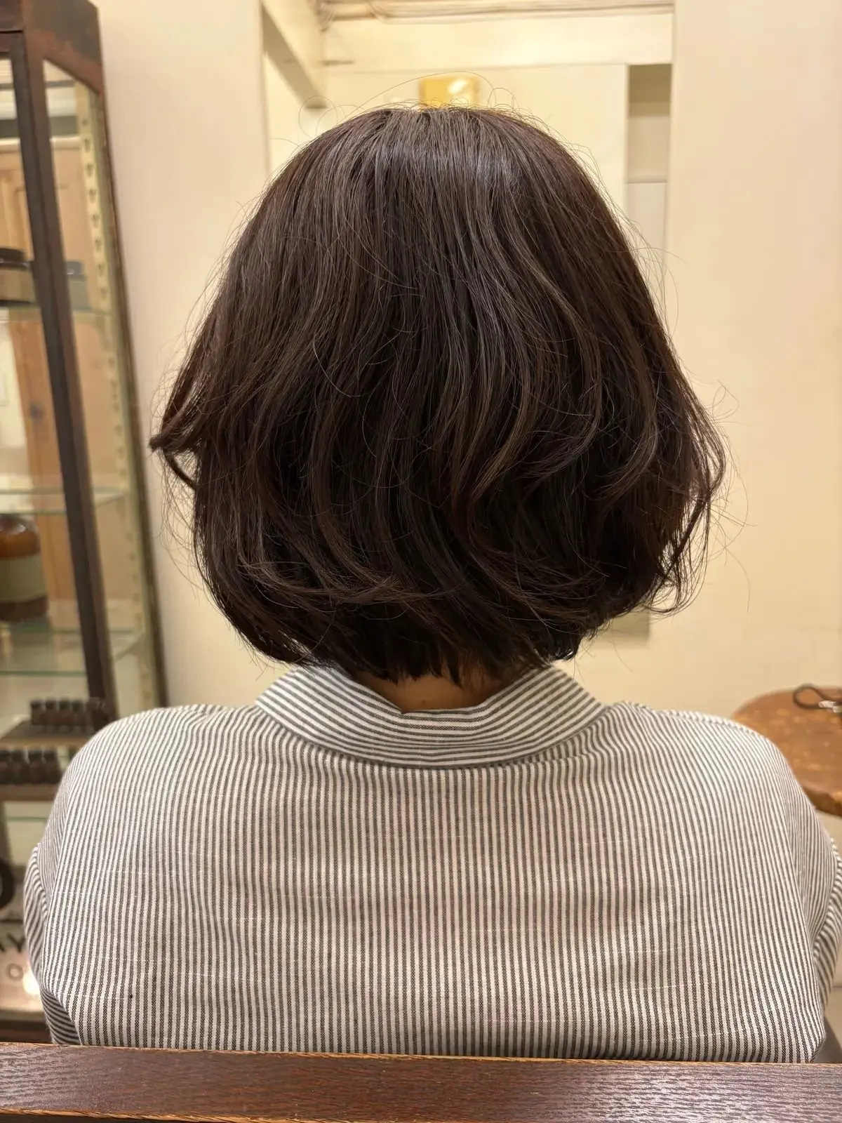50代ヘアスタイル　ボブヘア　後から見たヘアスタイル