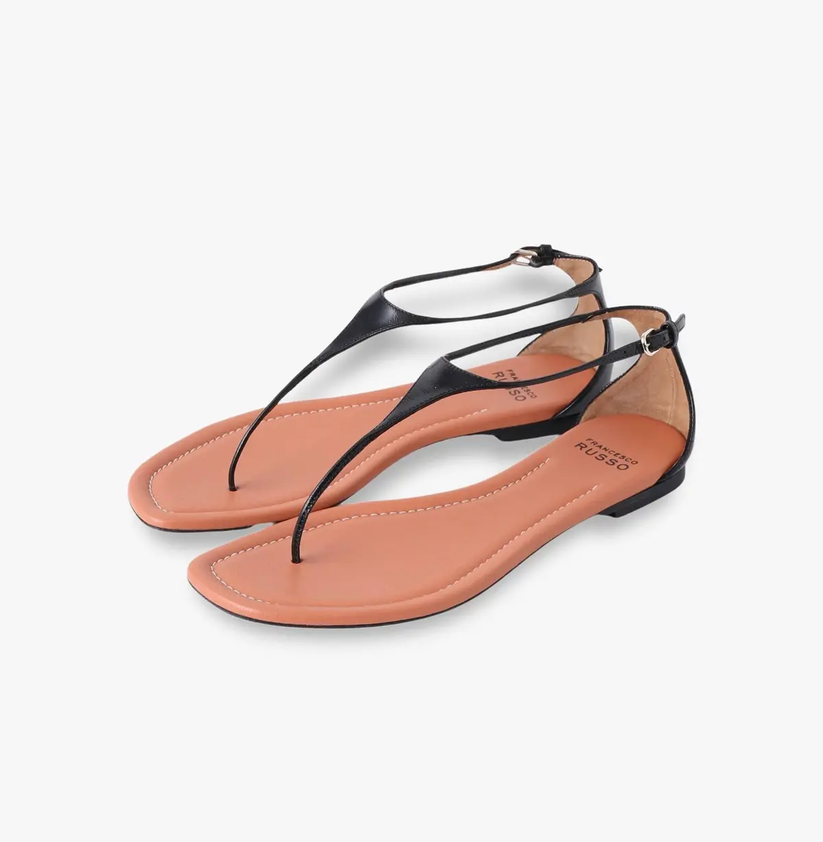 フランチェスコ ルッソ　フラットサンダル　夏コーデ