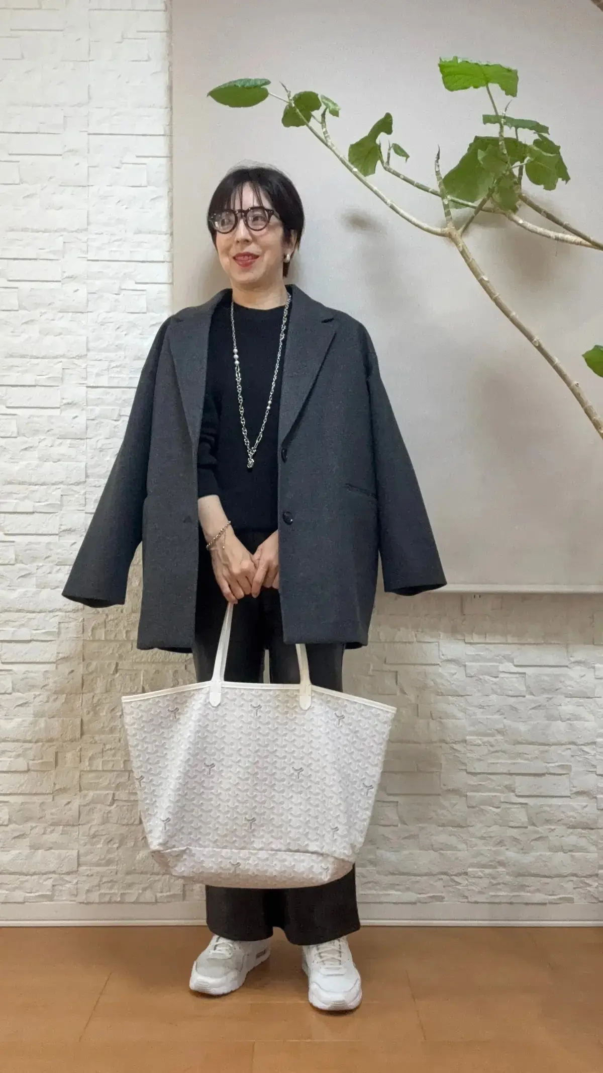 白スニーカー ジャケットスタイル 春コーデ