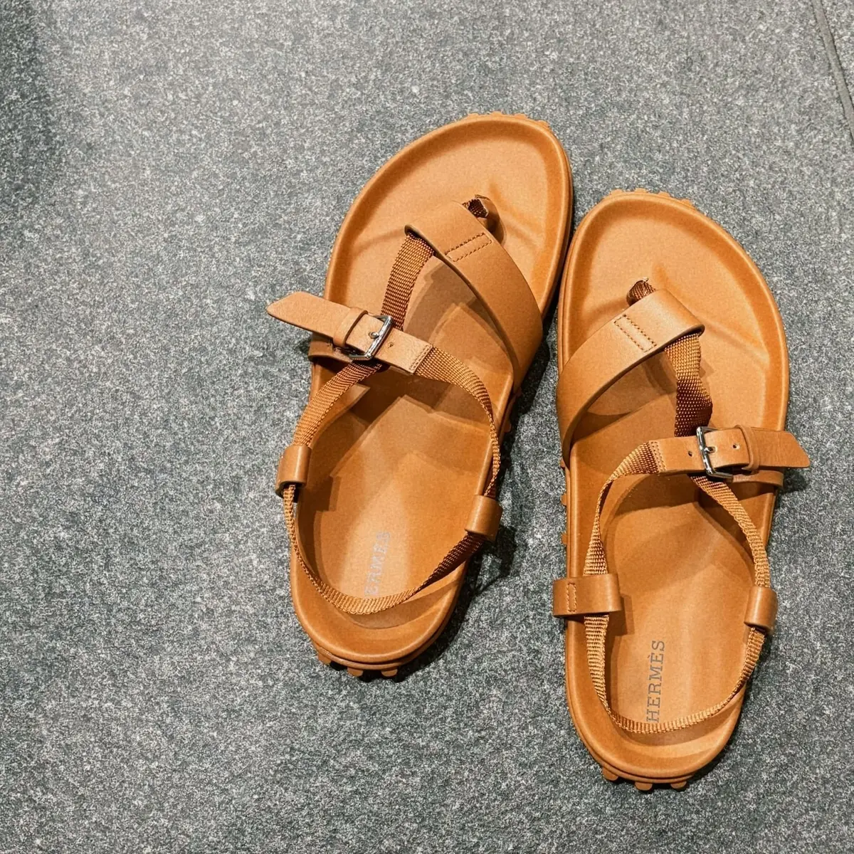 エルメスサンダル　インボード　エクラ編集部員の偏愛名品図鑑