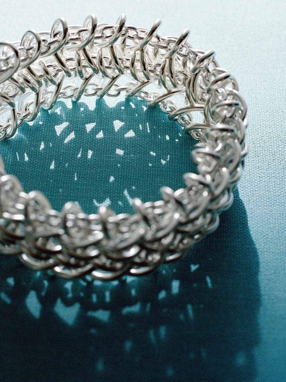 ジョージ ジェンセンの新コレクション「ウェフト バイ ジョージ ジェンセン」。構造美に見惚れるシルバージュエリーに注目