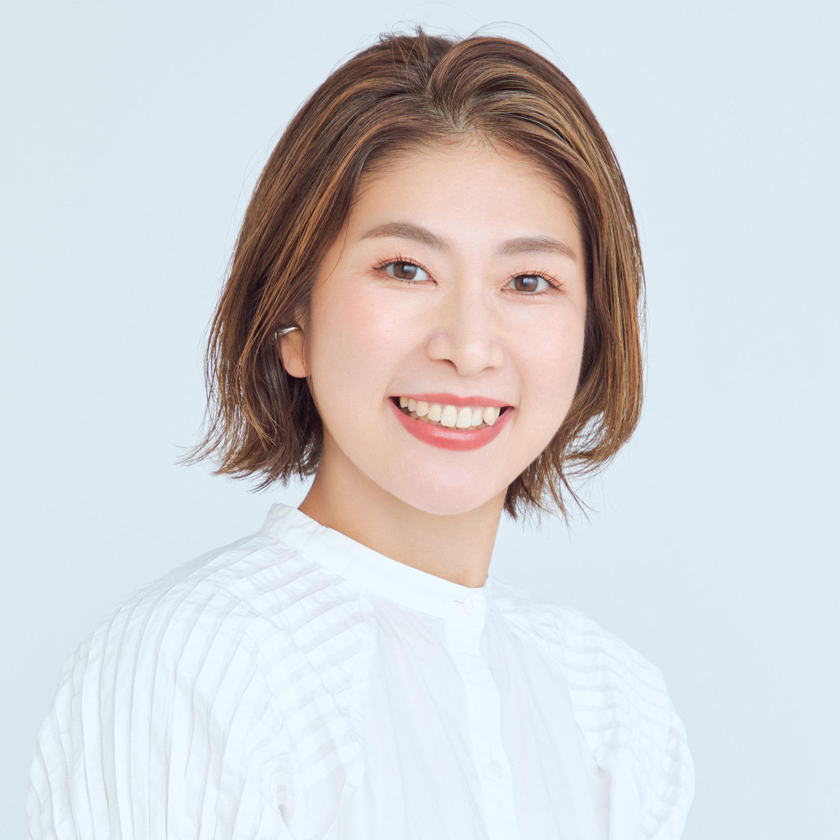 白髪のカモフラージュに効く最適解カラー「グレージュ」の効果とは？【50代髪型・ヘアスタイル】