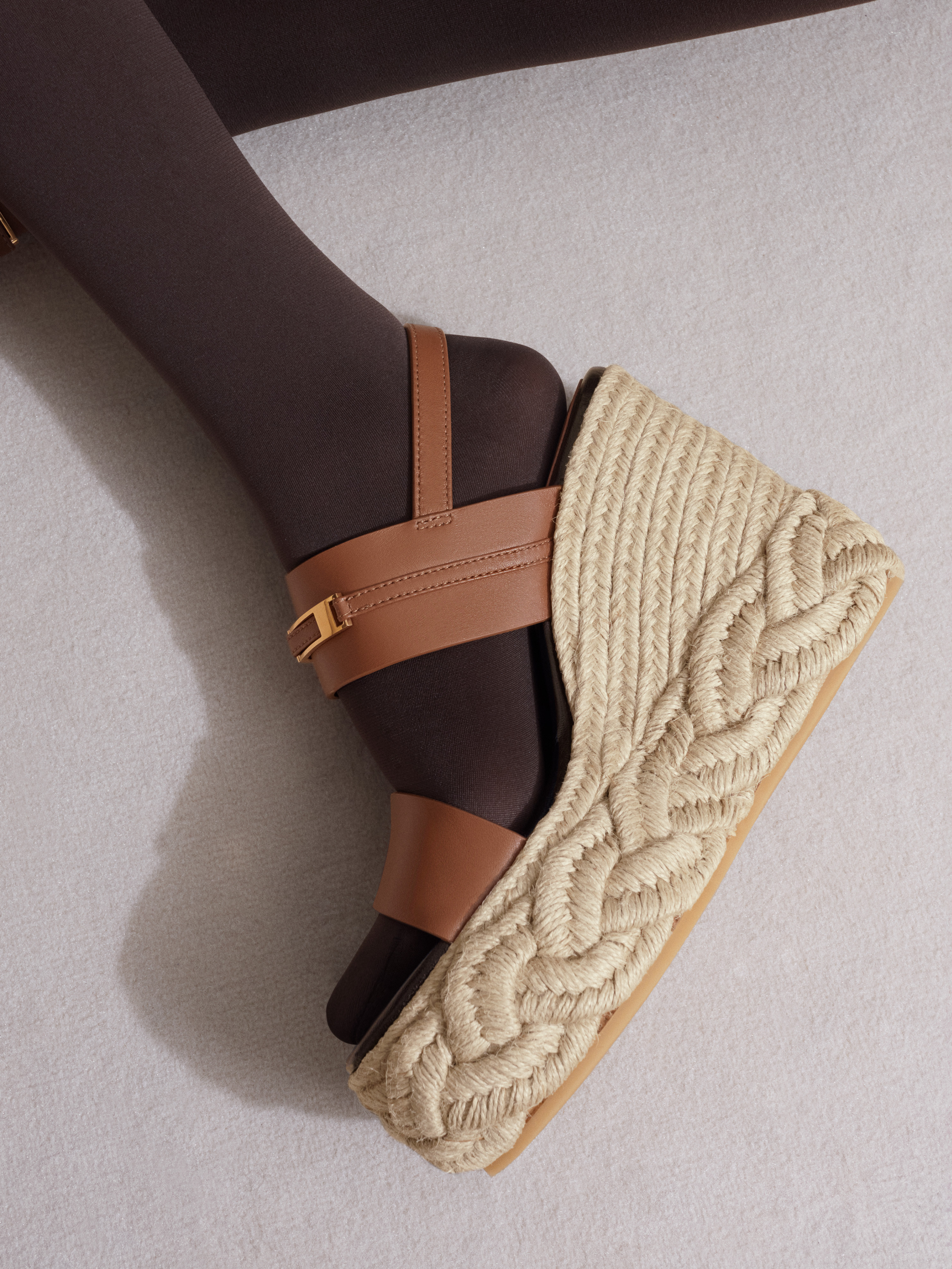 ビットモチーフとロープソールが優美な夏スタイルに導く！セルジオ ロッシの新作サンダルに注目