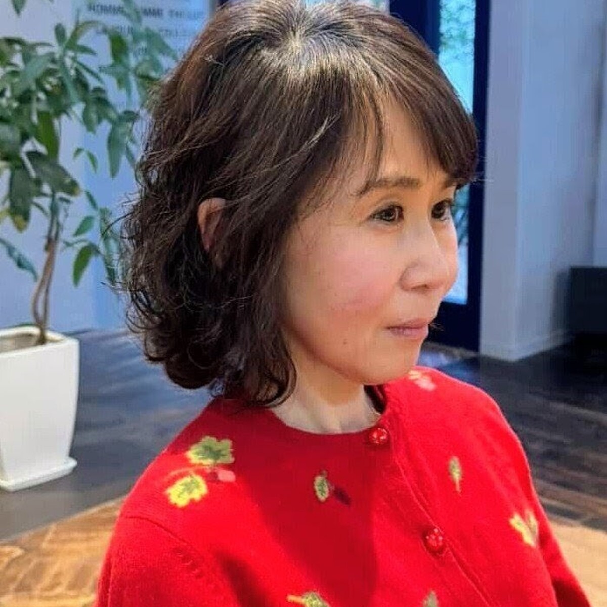 【50代ヘア】春は空気感を纏って軽やかに。ふんわりスタイルが今の気分