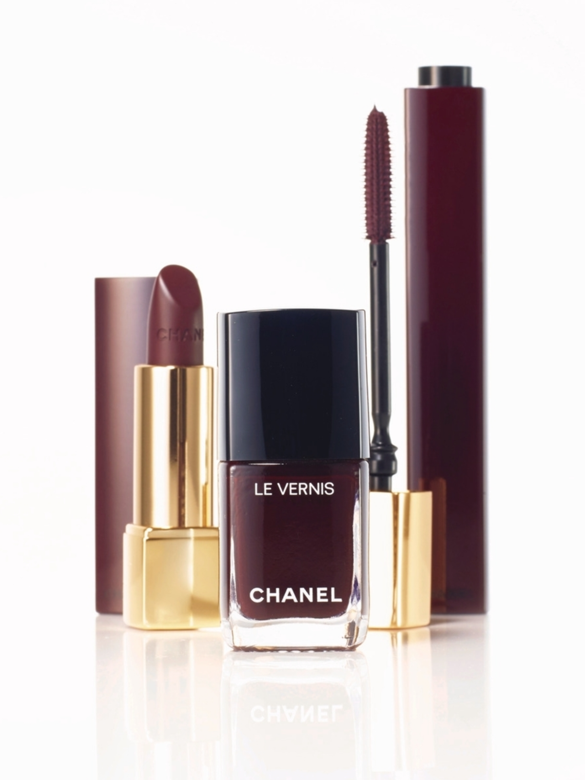 イヴ・サンローラン、シャネルの新作コスメでつくる“熱量メイク”【50代の肌未来が輝く最旬美コスメ】