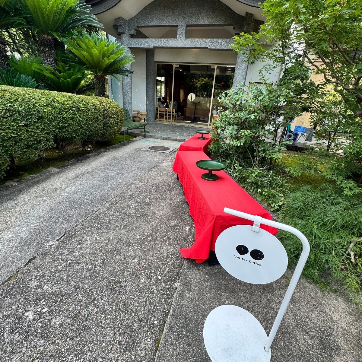 歴史あるお寺の中にある心休まる隠れ家カフェ【Veritas coffee】