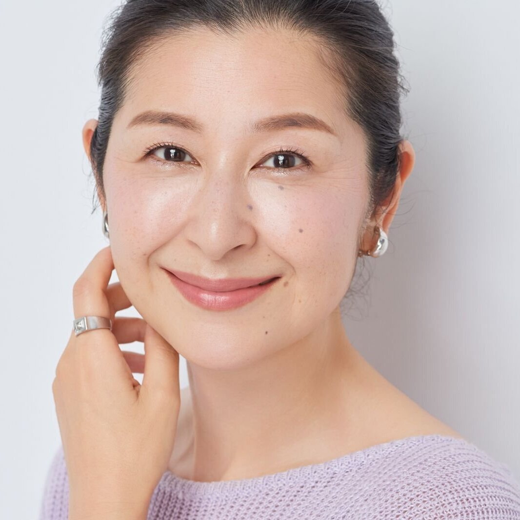 透明感を際立てる、大人のブルベメイクの正解とは？【レイナさん直伝！40代・50代が見違える、似合わせメイク塾】