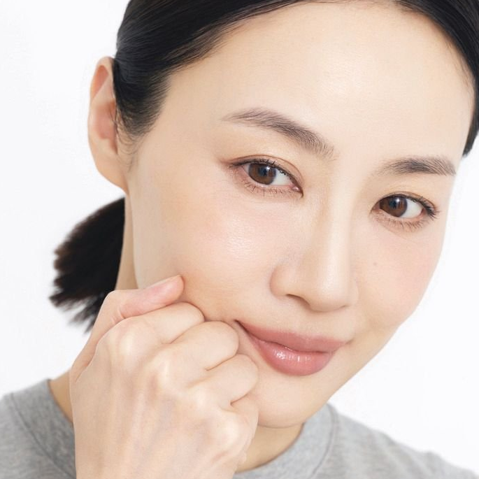 下がってきた口角に効く！ 口まわりのマッサージ方法【50代の「顔立ち悩み」解決テク】