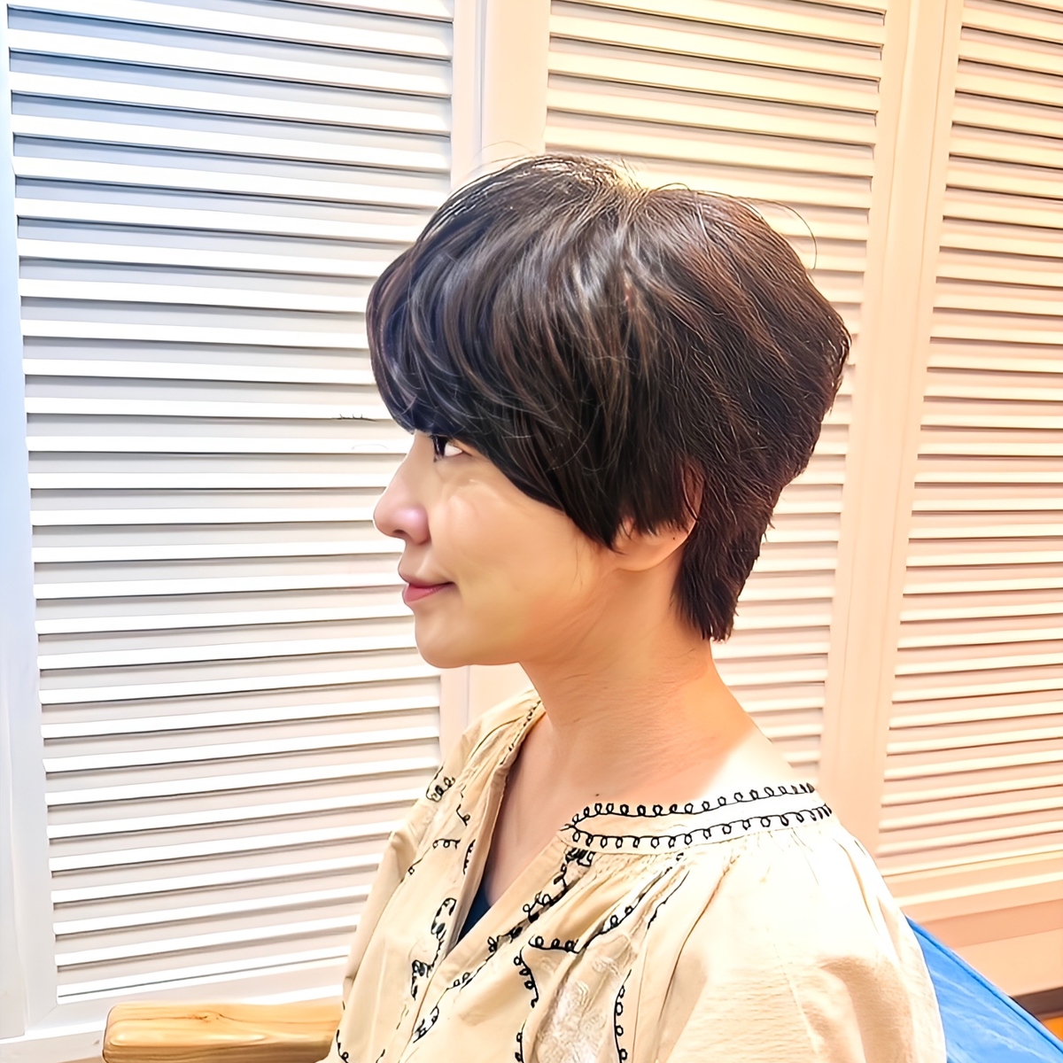 【髪型でマイナス5歳】大人のマッシュショート×艶ピンクベージュで叶える初夏のスタイル