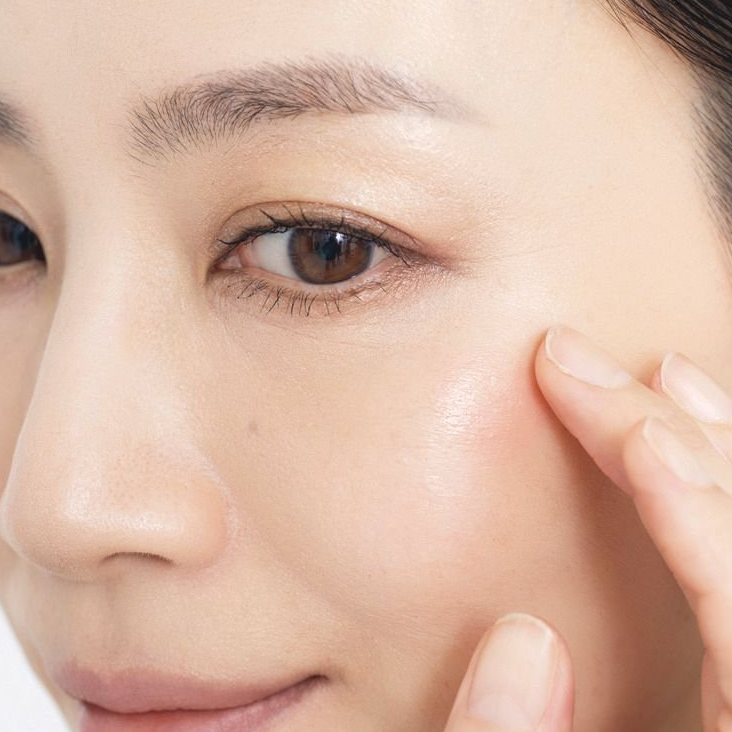 顔が間延びして、のっぺりしてきたら。メイクで頰と人中の2カ所を短縮！【50代の「顔立ち悩み」解決テク】