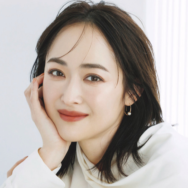 「薄づきなのは絶対ダメ！」50代の“年相応”ベースメイク、長井かおりさんの最適解とは