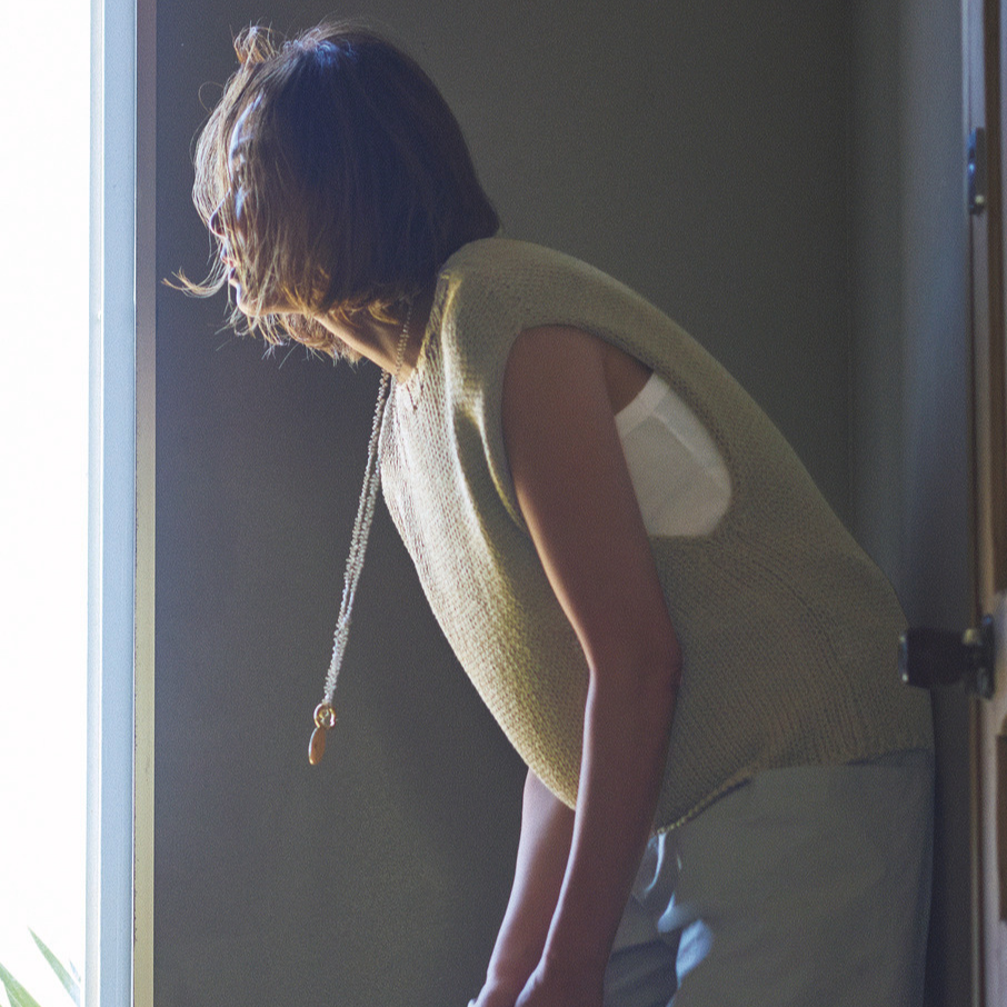 「ワントーンコーデは“白”をさし込んで」大草直子さんが提案！ 50代のおしゃれを動かす春スタイル