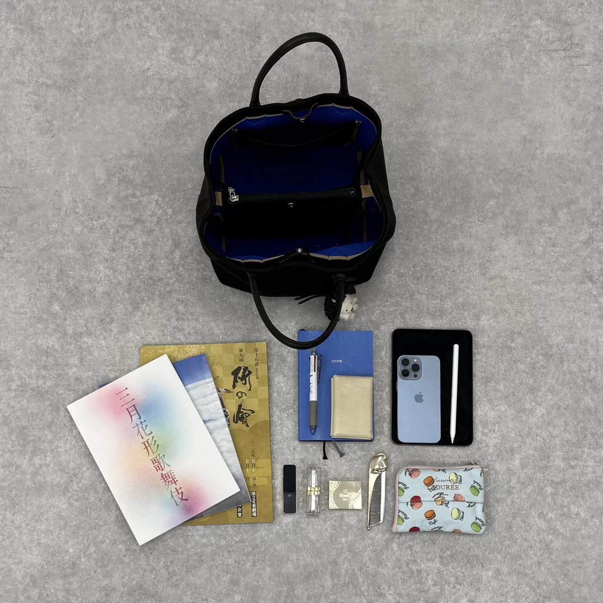 【50代 バッグ】エクラプレミアム編集長・工藤愛用のA.D.M.J.「軽量トートバッグ」を解説