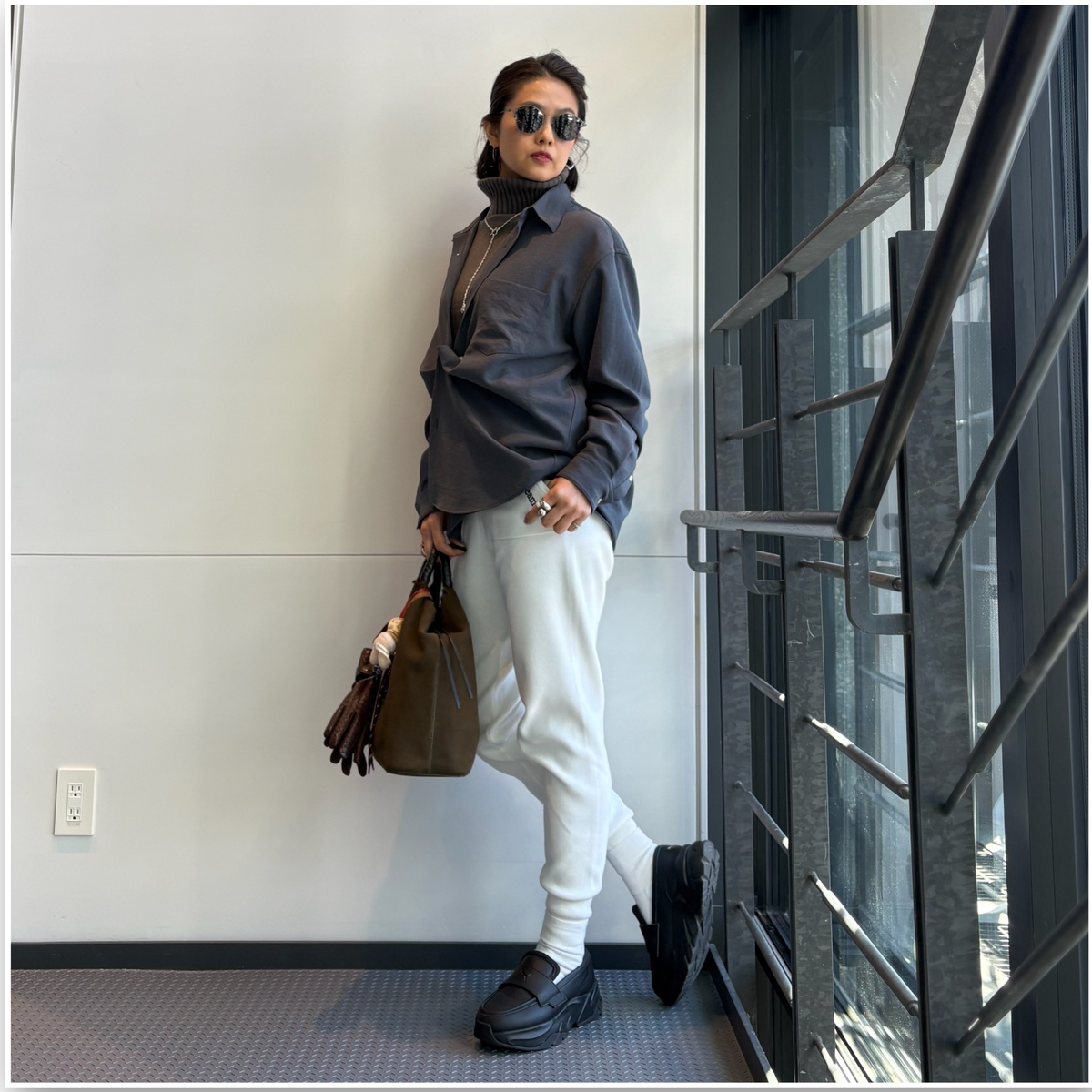 話題のスニーカーのような新顔ローファー