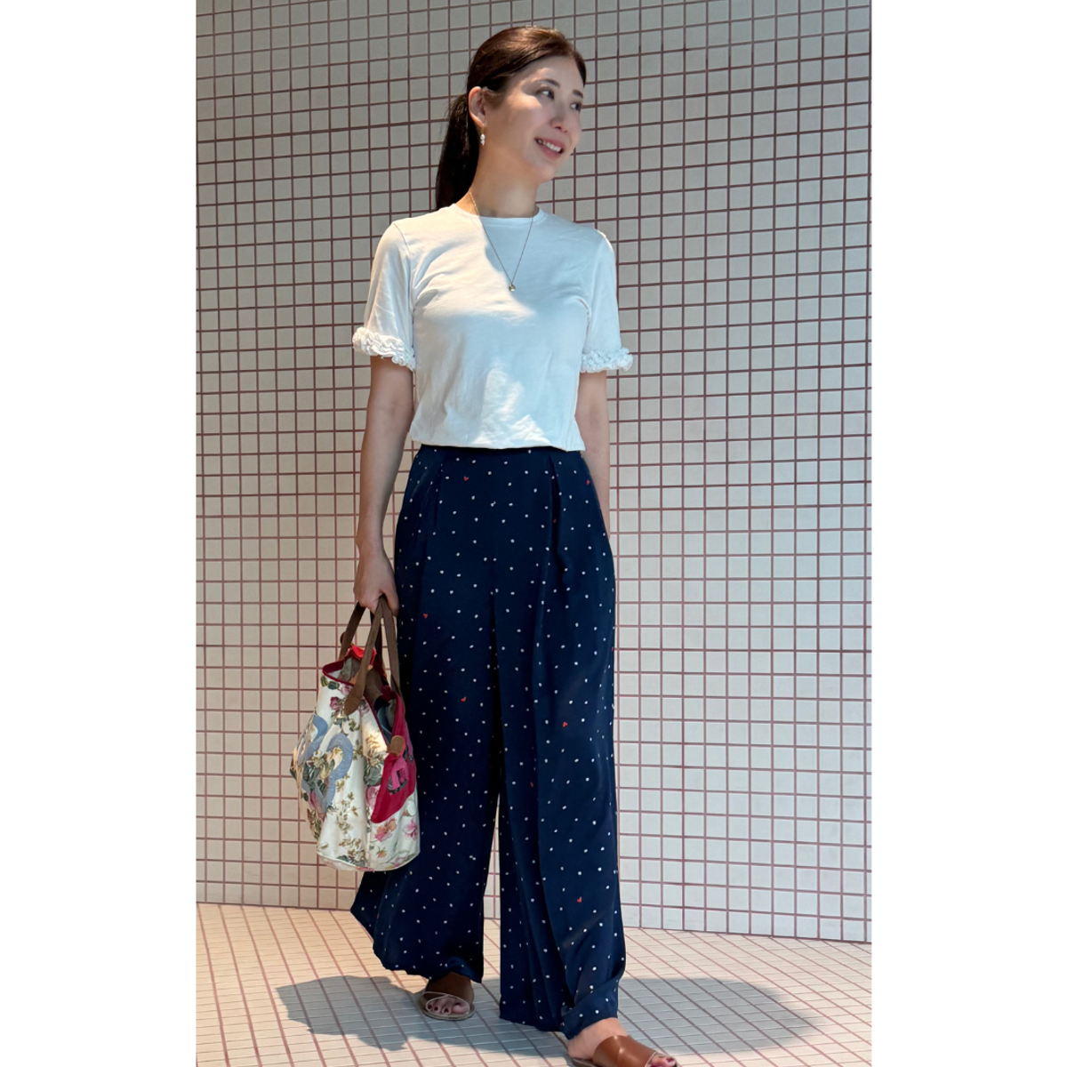 2１年前に購入した【ロンシャンのバッグ】と、今年購入した【ZARA Tシャツ】で、私らしく。
