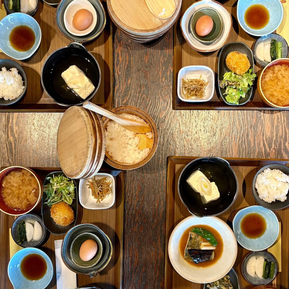 【軽井沢】かまどご飯の滋味溢れる朝食と「軽井沢発地市庭」へ。のどかな発地エリアで過ごす贅沢ドライブ旅