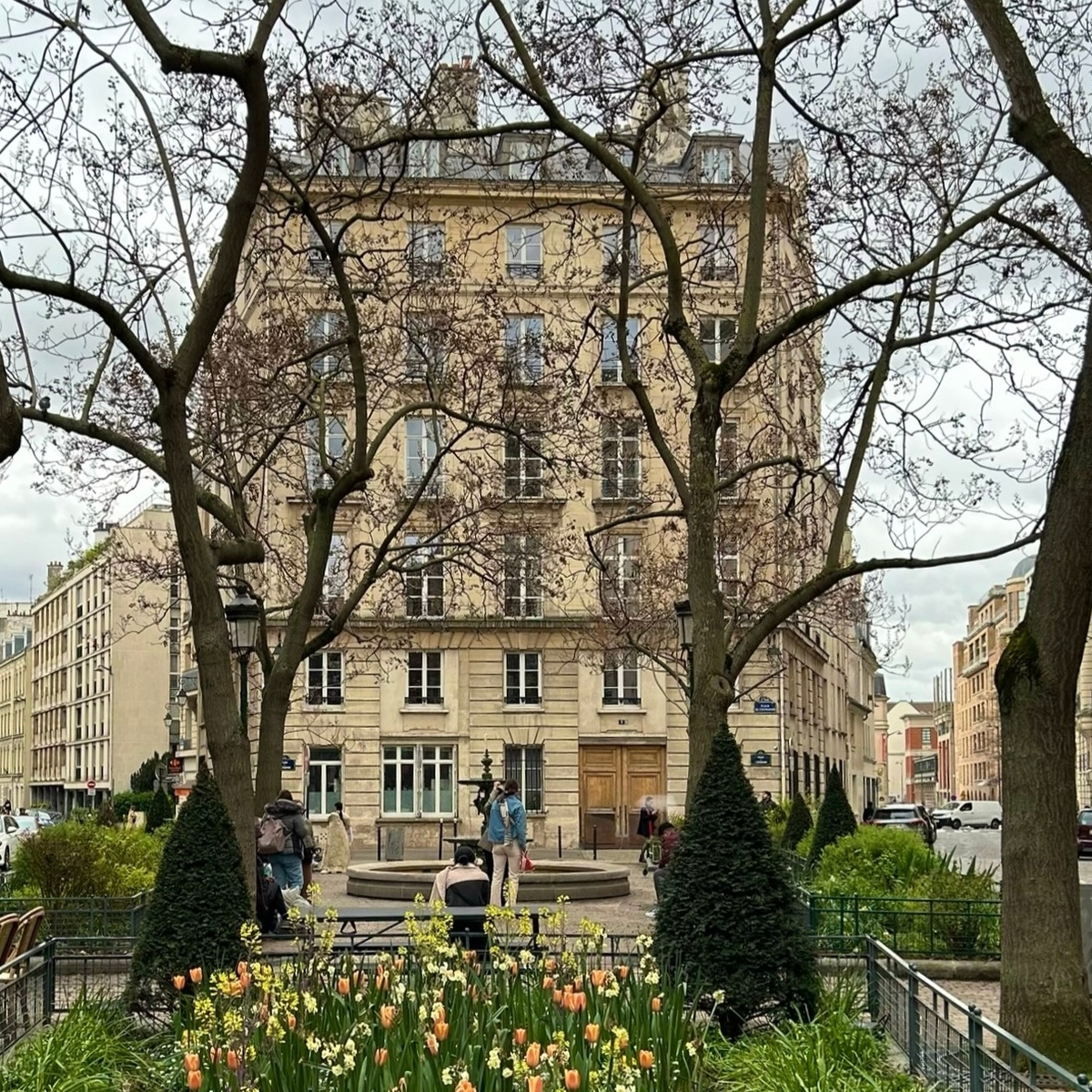 Netflix TVドラマ「エミリー、パリへ行く」seasons5 の最新ロケ地＆ブランジェリー巡り【Emily in Paris】