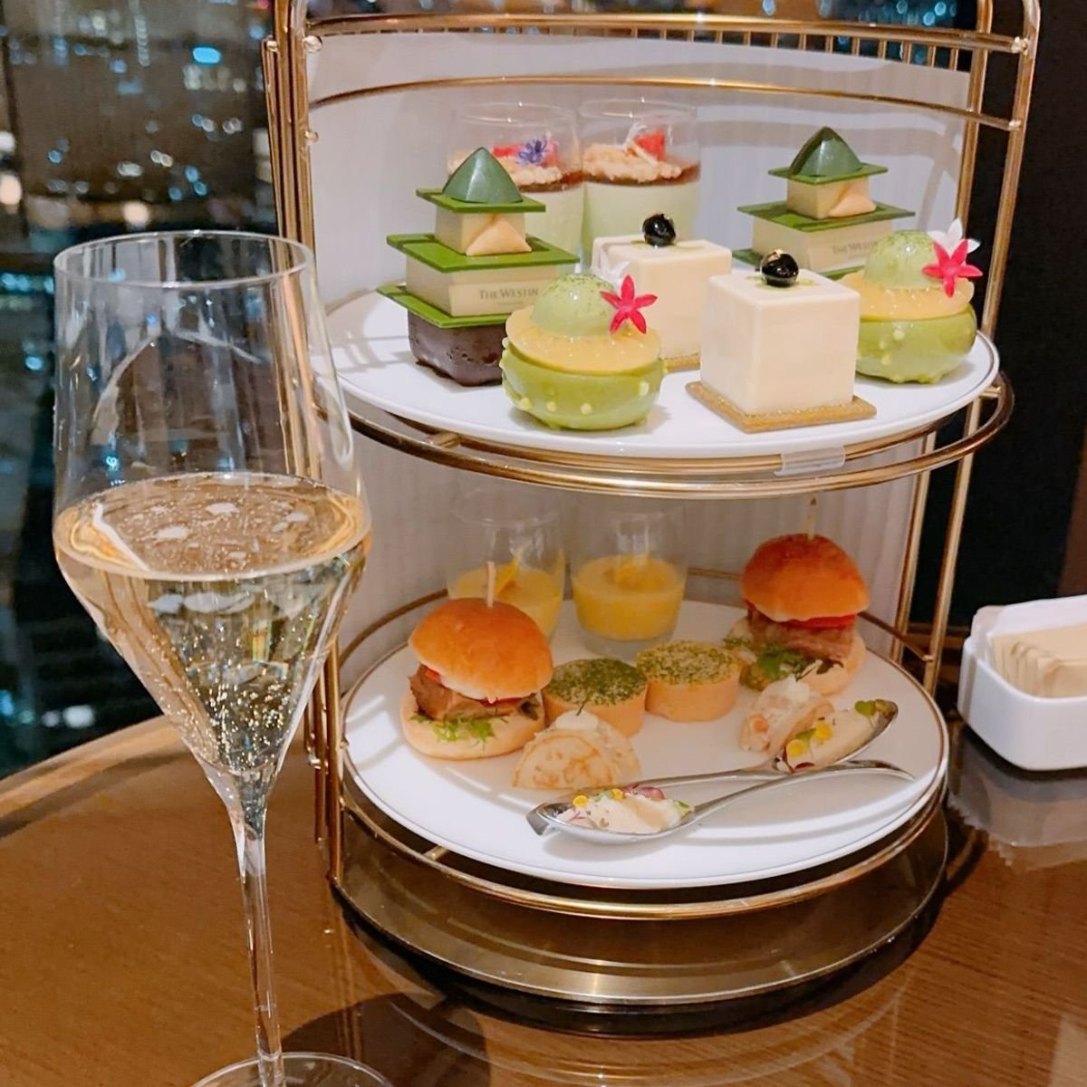 花火とともに味わう抹茶のナイトアフタヌーンティー