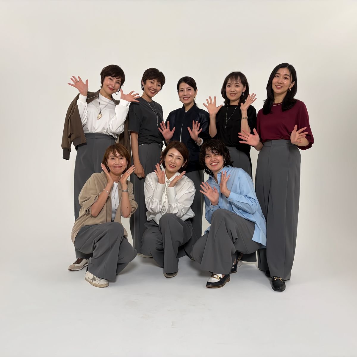 【50代・優美なセミワイドパンツ】新色グレーの動画撮影へ！大人気シャツと合わせたリアルなサイズ感レポ
