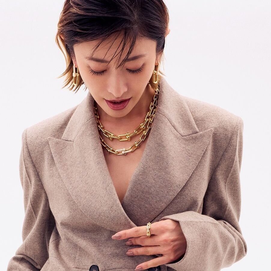【山田優と「ティファニー」のジュエリー】力強いゴールドの輝きからパワーをもらって