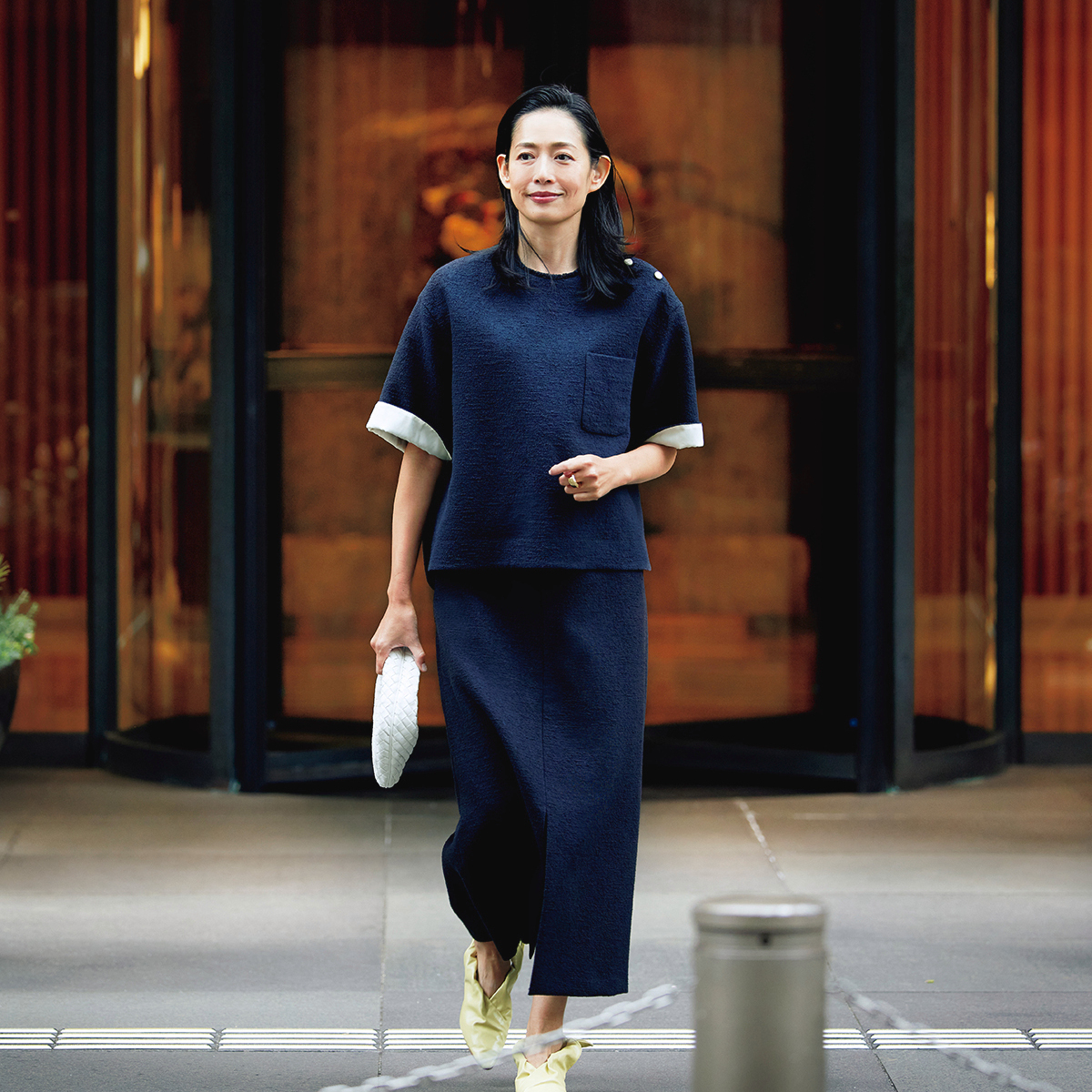 春の集まりにちょうどいい「ツイード風セットアップ」で大人のこなれ感を醸す