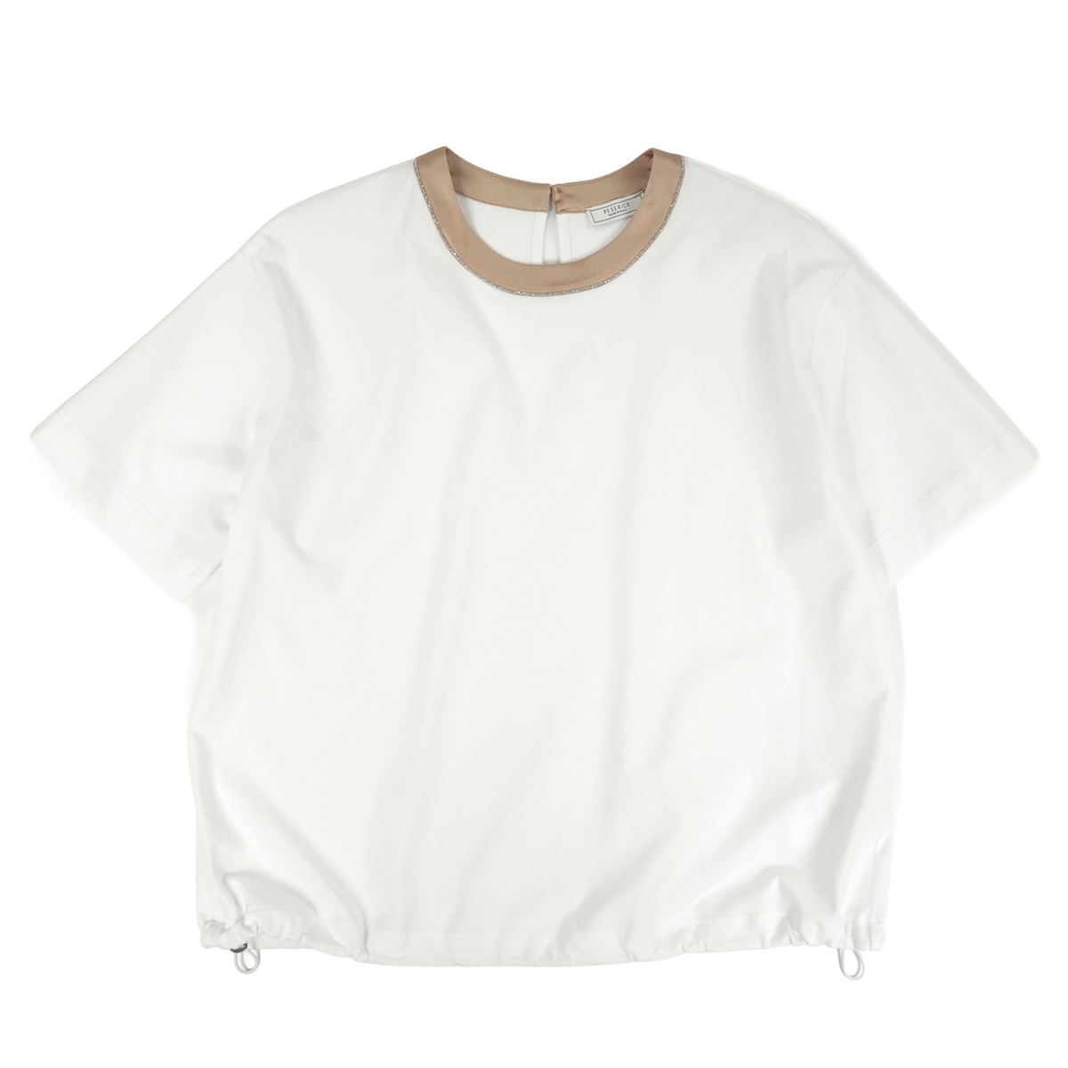 さりげない華やかさが理想的。ペセリコのクルーネックTシャツ【１日１枚！ 50代の着映えTシャツ図鑑】