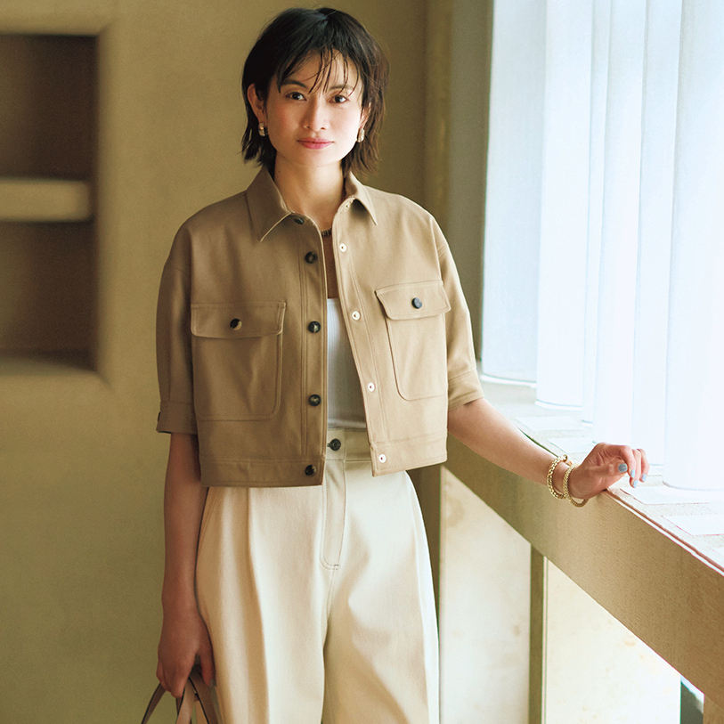 「短丈ジャケット×ワイドパンツ」で新印象！重心を上に引き上げてスタイルアップ