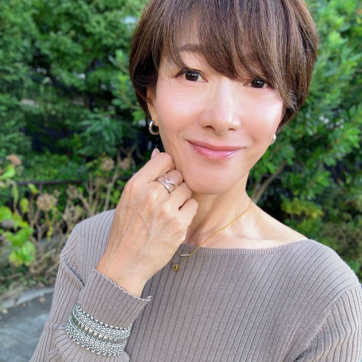 秋もやっぱりショートヘア！首元すっきり、秋服がもっと楽しくなるショートスタイル