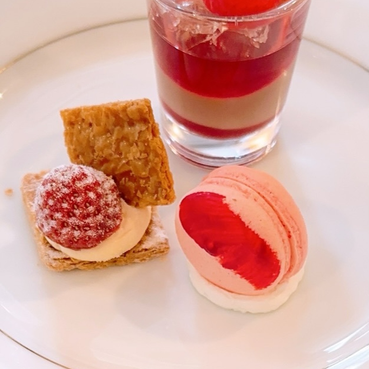 横浜の名門ホテルで苺のアフタヌーンティー🍓