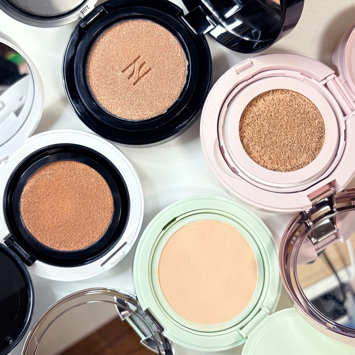 セザンヌの最新コスパ名品も。50代が全部お試し！ 本当に使える「クッションファンデ」5選