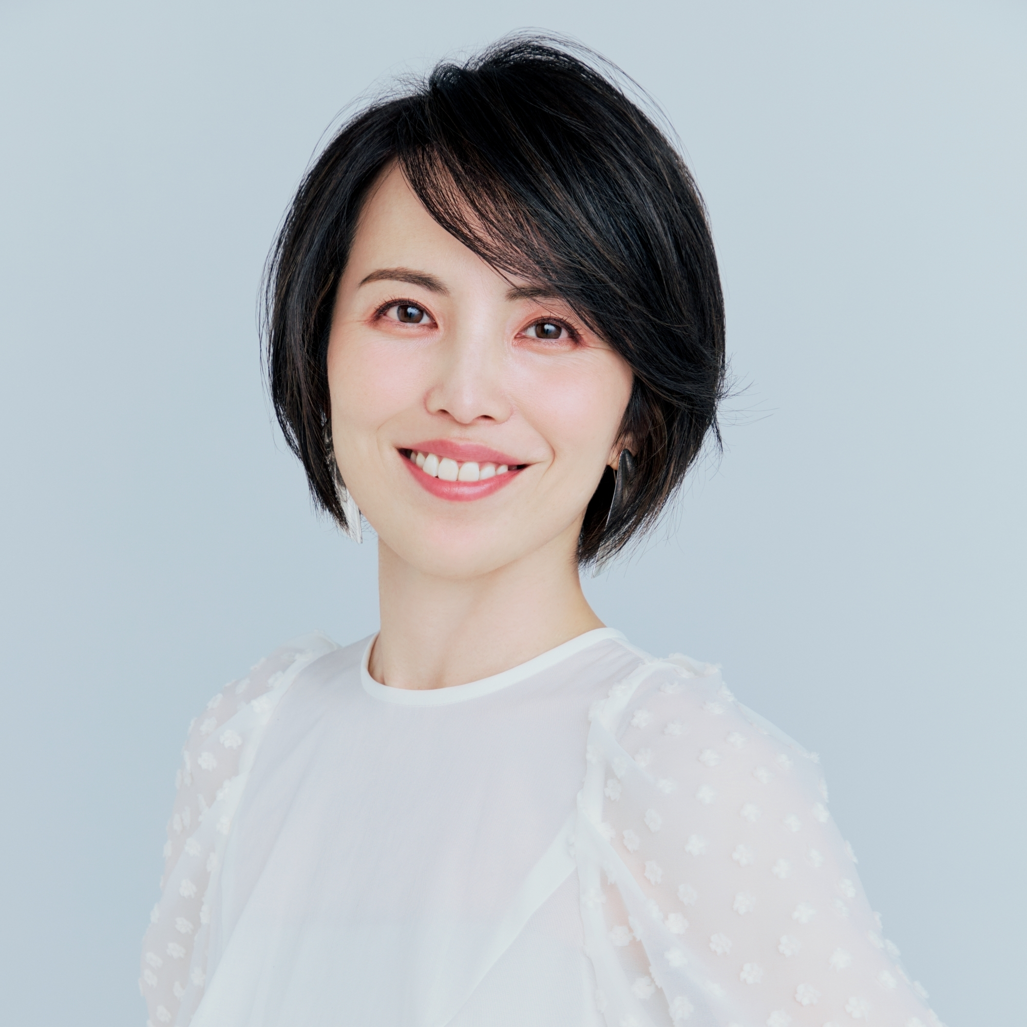 丸みをつけたグラデーションショートで間のび感を解消！【50代髪型・ヘアスタイル】