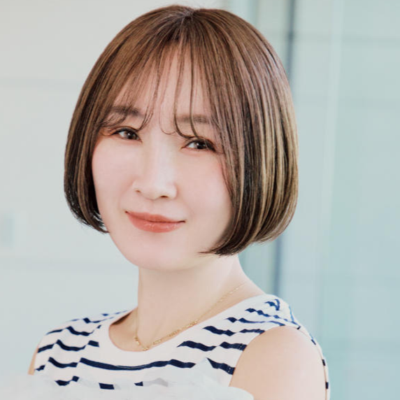 “白髪ぼかし”の新提案はハイライトなしでデザインする表面明るめカラー【40代・50代髪型】