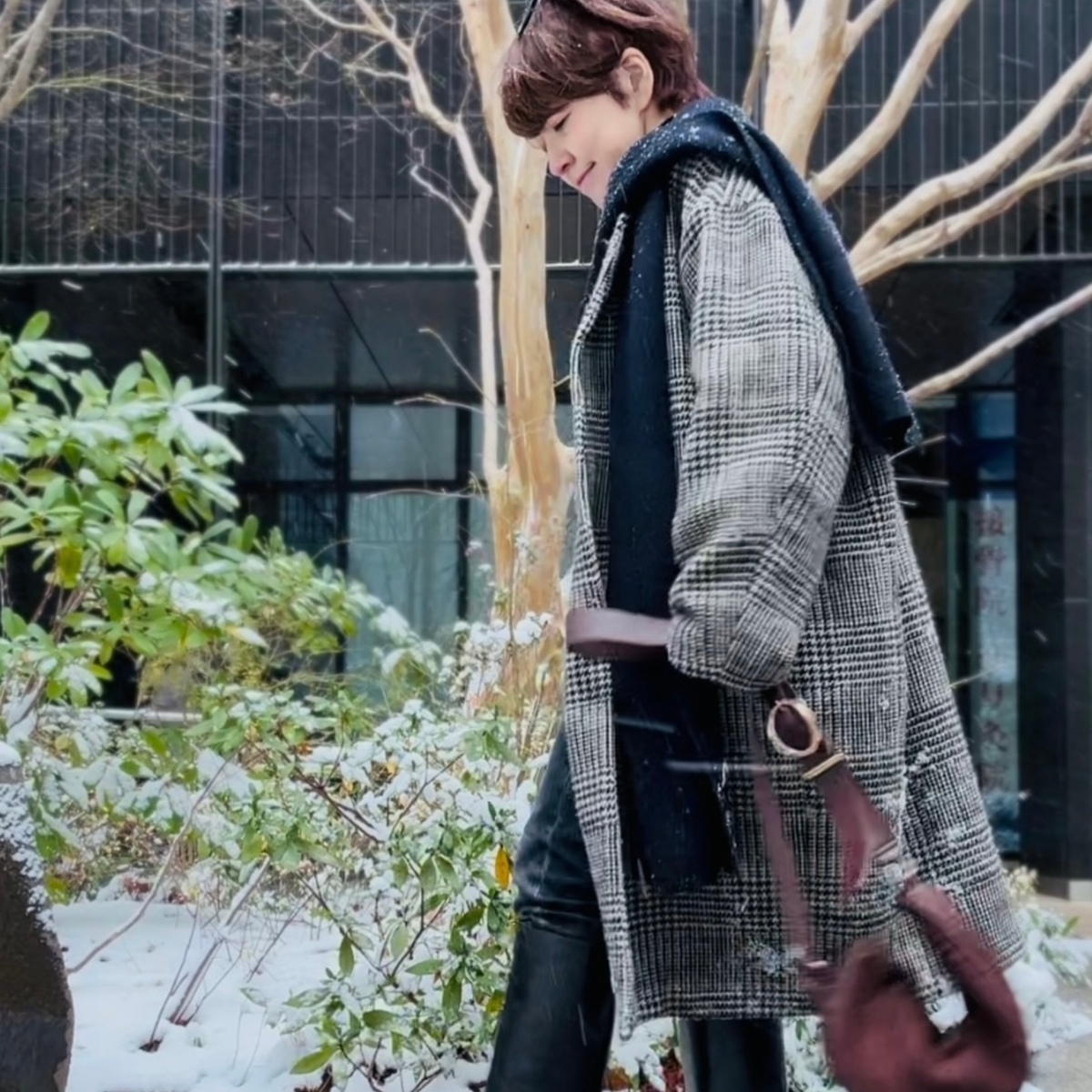 雪の日のチェスターコート