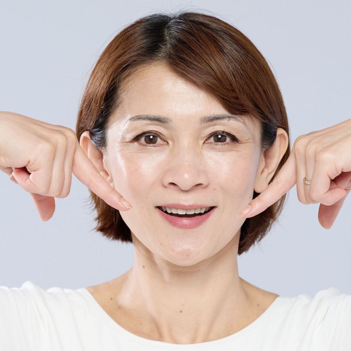 マリオネットラインには顔ヨガが一番効果的！？みるみる若返るマリオネットライン改善法【動画付・40代からの顔ヨガ】