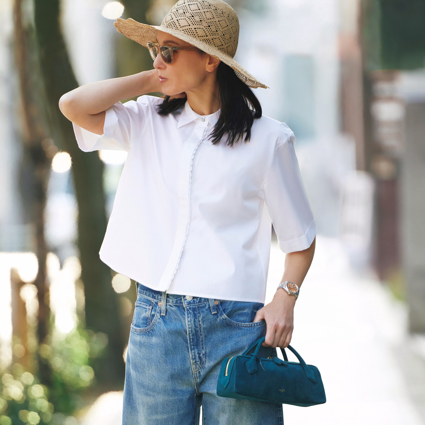 40代・50代の上級デニムスタイル！カーヴィーなバレルデニムをバランスよく履きこなすには？