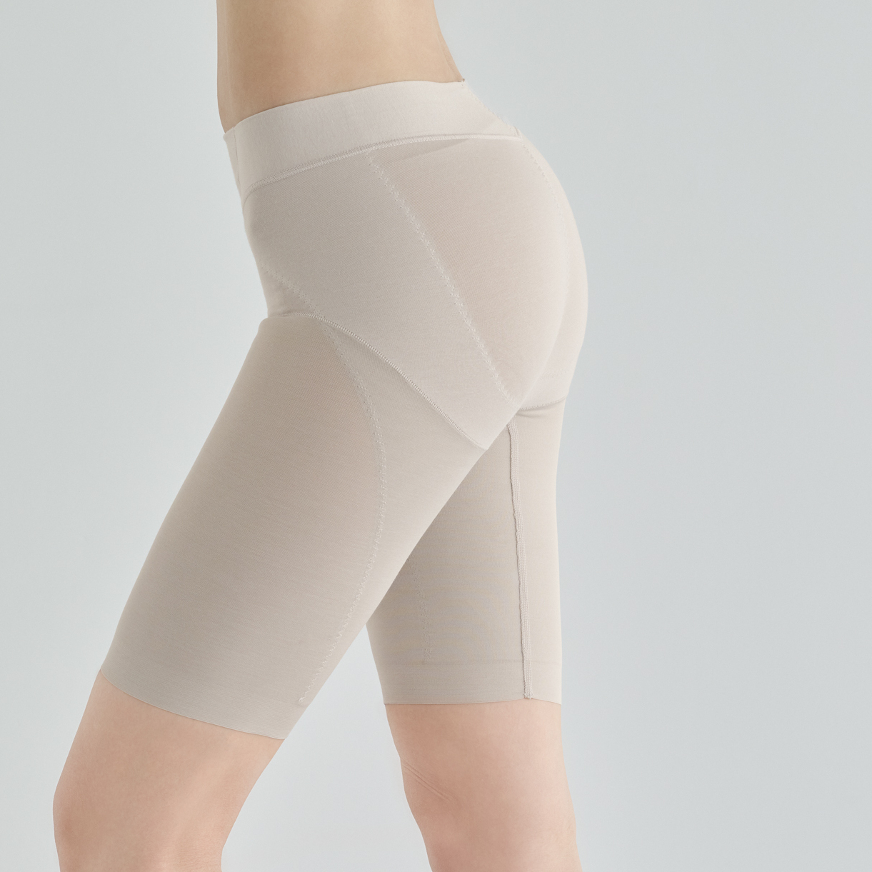 「ブラデリスニューヨーク」とエクラが初コラボ！　平たいお尻をキュッと底上げする「ローライズらくちんガードル」が完成！