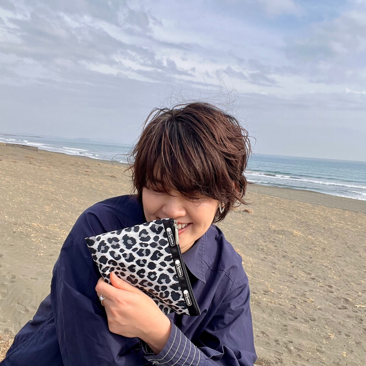 今度のエクラ4月号特別付録は、大人のレオパード柄ポーチセット。