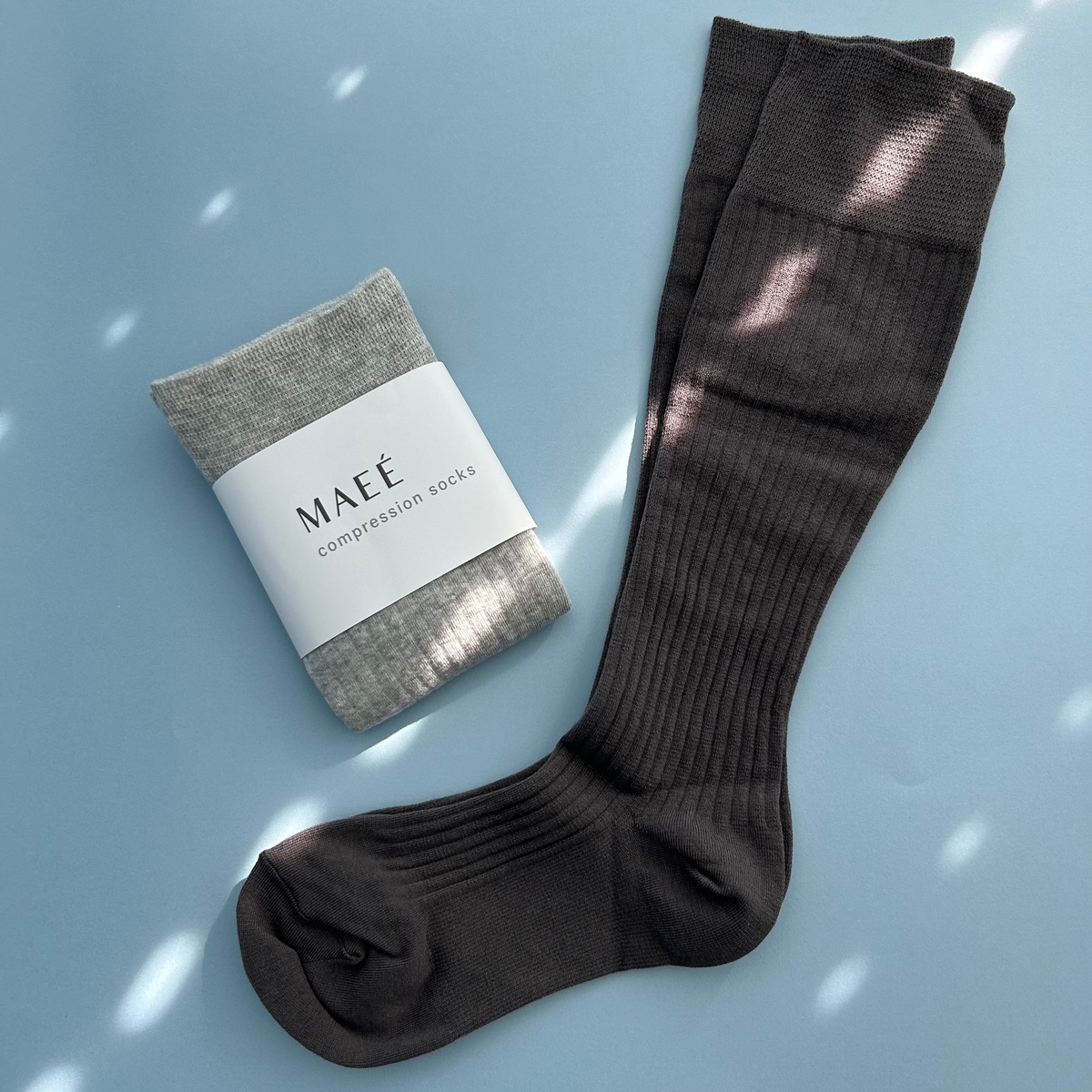 マエエの着圧ソックスで、おしゃれと脚の健康どちらも手に入れる【エクラ編集部員の偏愛名品図鑑 #6】