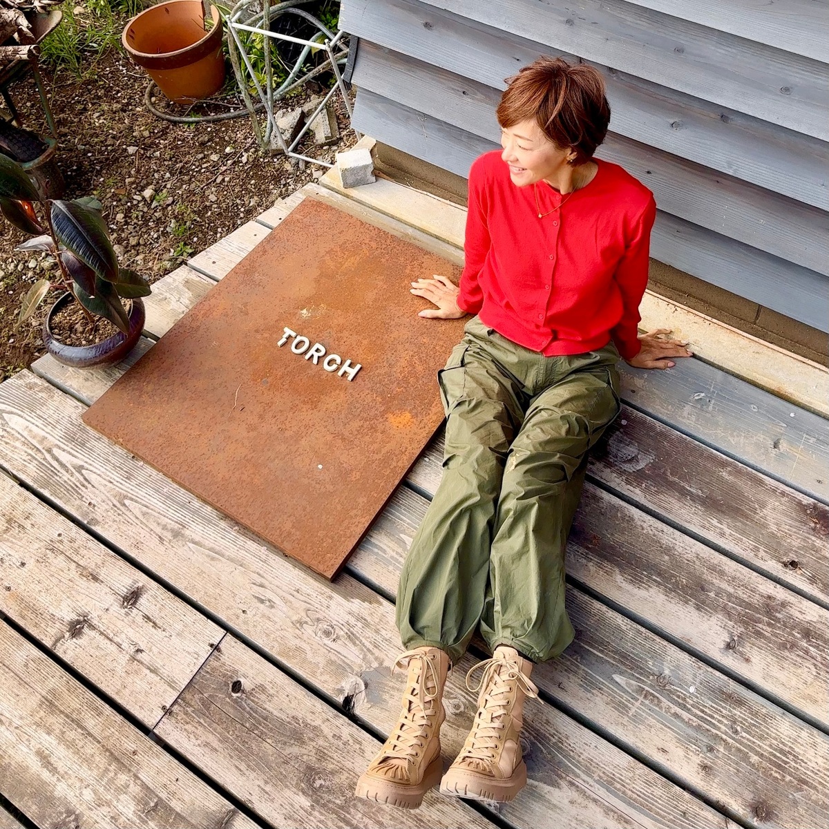 ユニクロの赤カーディガンでアクティブに！秦野で心整う陶芸体験