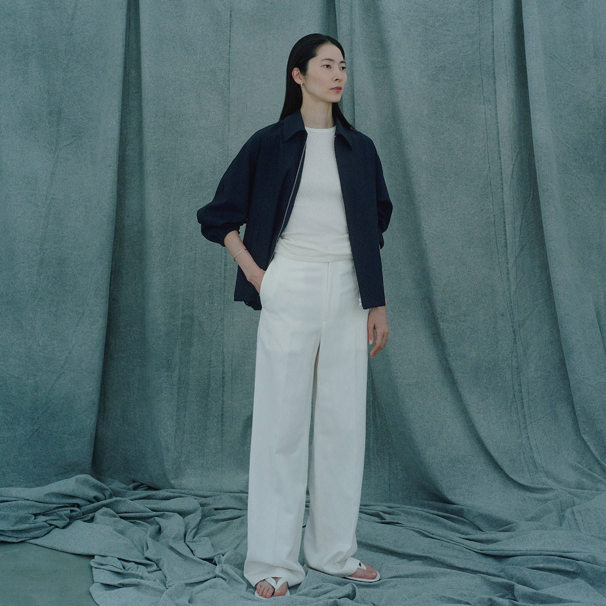 こだわりの素材で美シルエットを実現！「オーラリー」のブルゾン