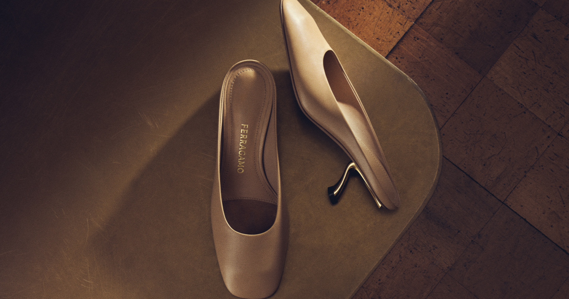 フェラガモ」の最新シューズコレクションが揃うポップアップを開催