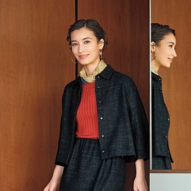ビジネスシーンでも堅くなりすぎない！ 美しいAラインシルエットの「短丈ジャケット」で最旬コーデ