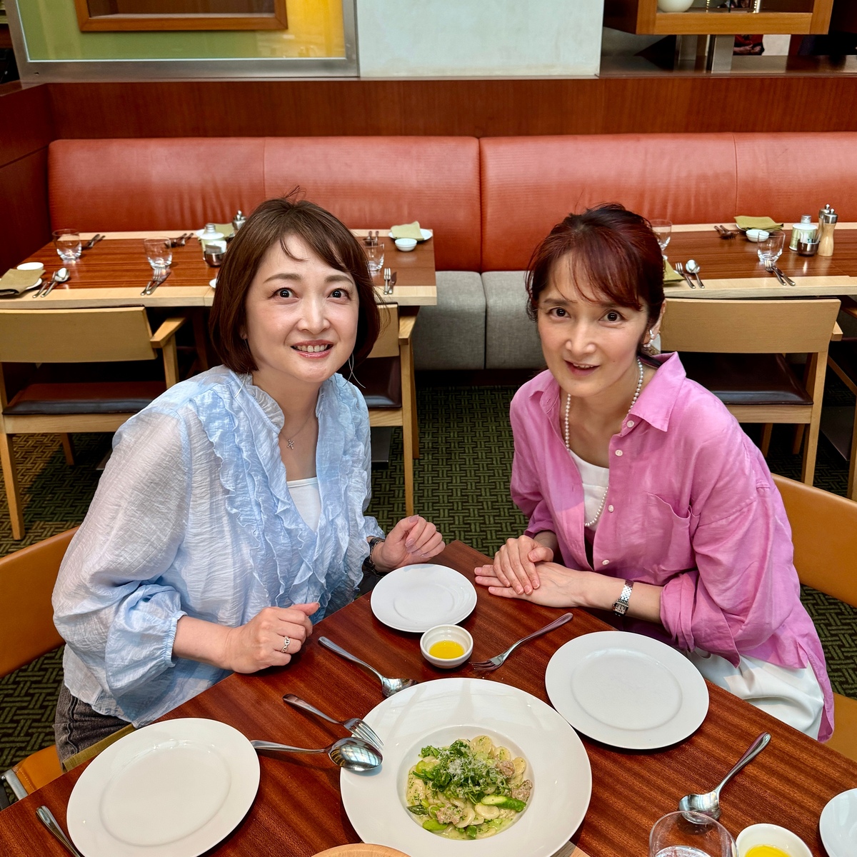 ZARAの春ブラウスで大人の推し活ライブビューイングへ