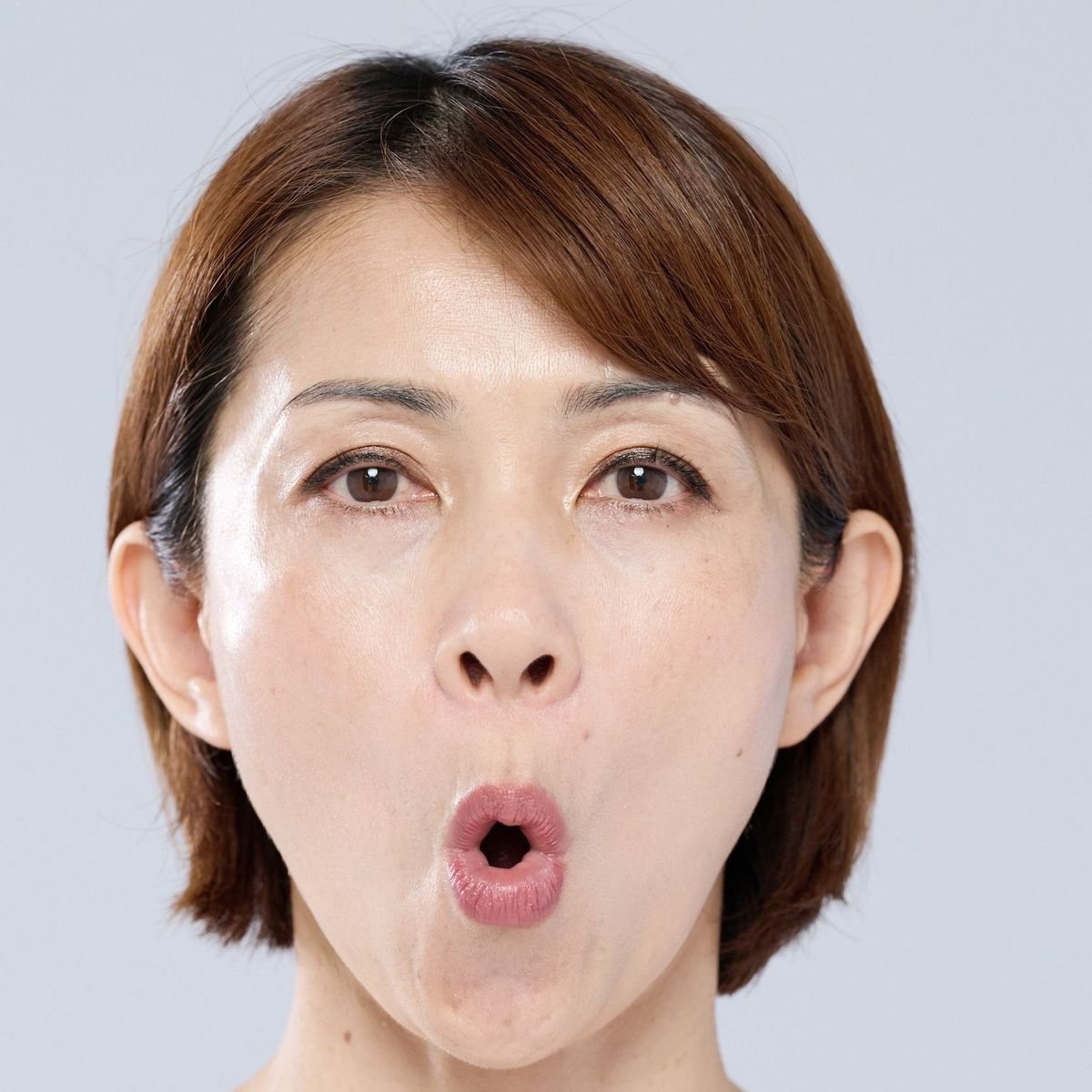 数週間続けただけで目に見える効果が！？目の下の筋肉を鍛えてたるみやクマを改善【40代からの顔ヨガ】