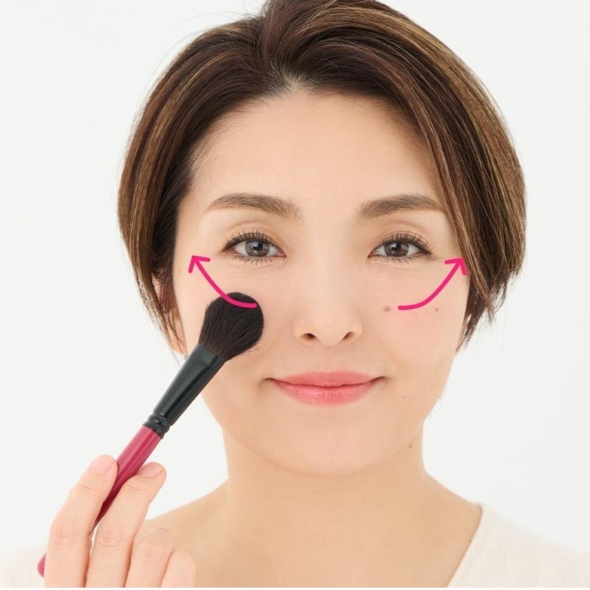 50代が一気に若返る！血色感と立体感を足すだけの「簡単メイク」テク